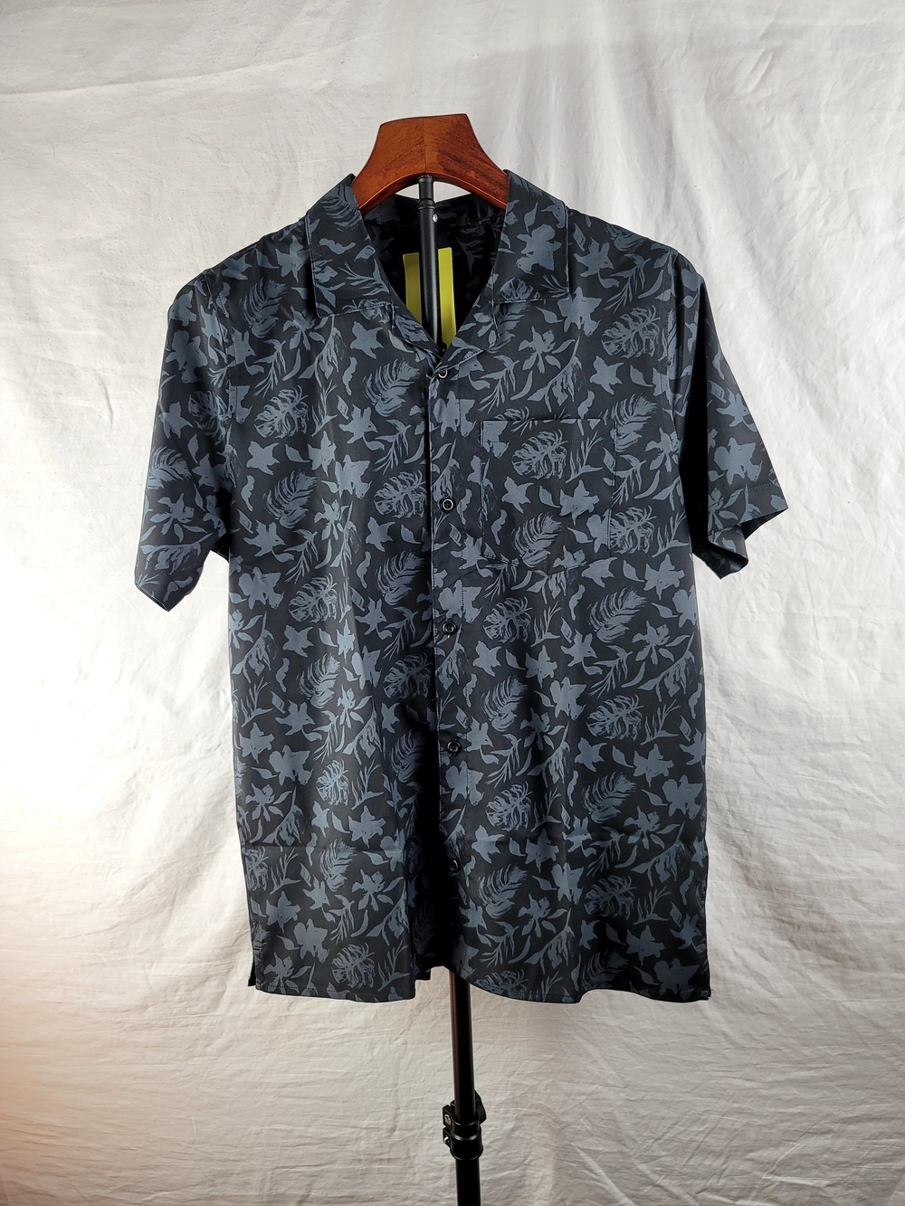NWT Target All in Motion Boys XXL 16/18 Short Sleeve Button Down Floral Shirt